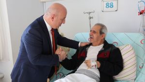 Başkan Bıyık’tan hastalara moral ziyareti