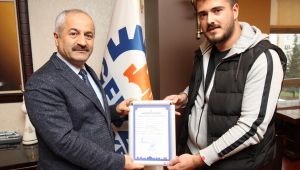 Başkan Büyükgöz yılın son ruhsatını verdi