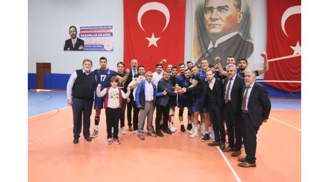 Büyükşehir Kağıtspor voleybolda liderliğini sürdürdü