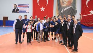 Büyükşehir Kağıtspor voleybolda liderliğini sürdürdü