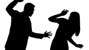 Dayakçı koca tutuklandı