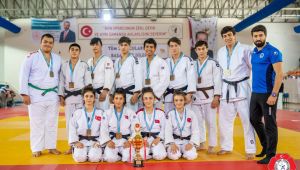 Kağıtspor’dan madalya yağmuru