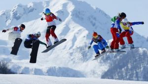 Kartepe'de kar kalındığı insan boyuna ulaştı