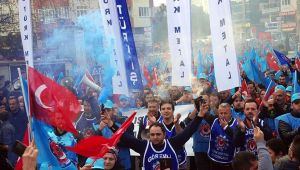 Metal işçileri grev kararı aldı