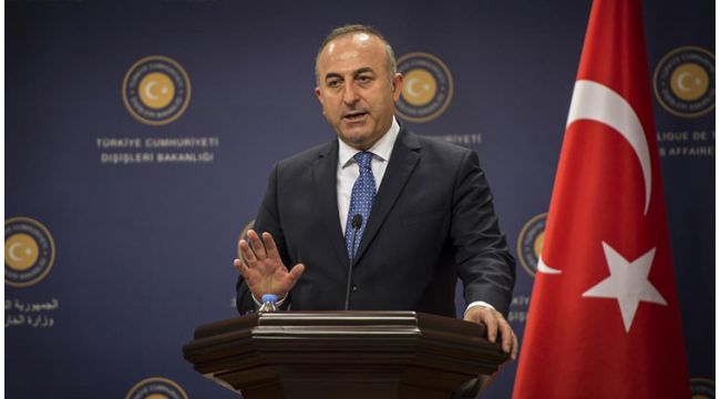 Mevlüt Çavuşoğlu'ndan ırkçı Yunan'a bayrak tepkisi!