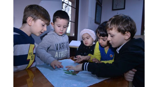 Minikler ebru yaptı
