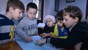 Minikler ebru yaptı