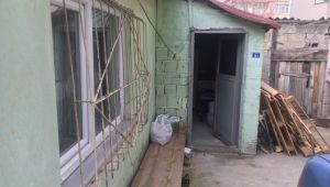 Sefalet içerisinde kalan yaşlı kadın yardım bekliyor