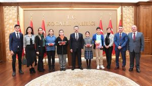 Vali Aksoy dereceye giren öğrencileri ödüllendirdi