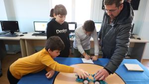 Yeni nesil gençler robotik kodlama öğreniyor