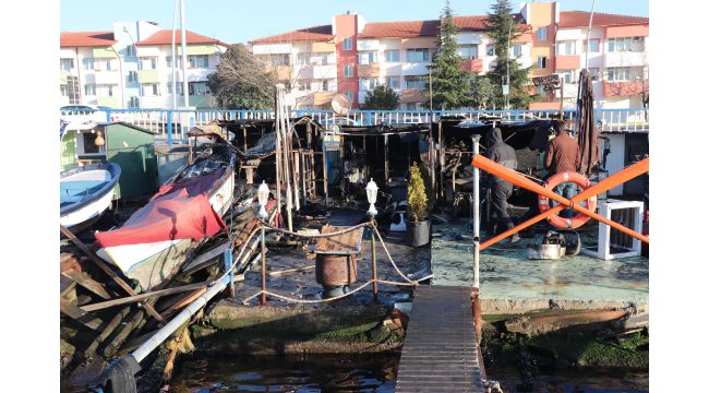 Alev alev yanan 4 balıkçı barakası küle döndü