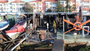 Alev alev yanan 4 balıkçı barakası küle döndü