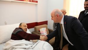 Bıyık, Farabi’de hastaları ziyaret etti