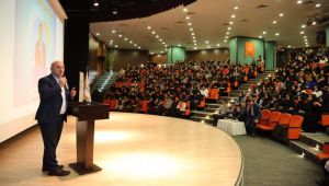 Bıyık, motivasyon söyleşisinde gençlerle buluştu