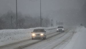 Bolu Dağı’nda kar yağışı sürücülere zor anlar yaşatıyor