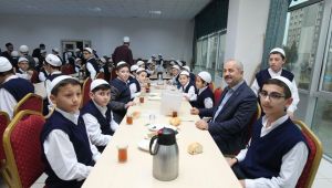 Büyükgöz geleceğin hafızlarıyla buluştu