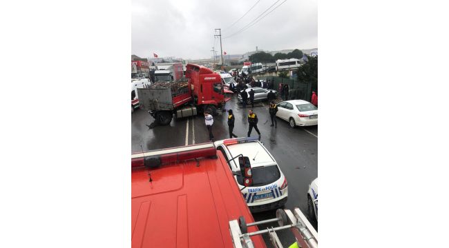 Çayırova'da zincirleme trafik kazası: 1 ölü 5 yaralı