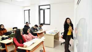 Öğrenciler üniversiteye gençlik merkezinde hazırlanıyor