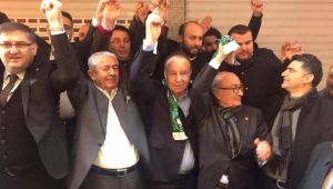 Erenkaya coşkulu kalabalık önünde adaylığını açıkladı