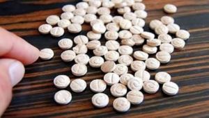 Evinden yüzlerce uyuşturucu madde çıktı!