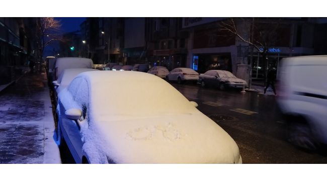 Gebze'de beklenen kar yağmaya başladı