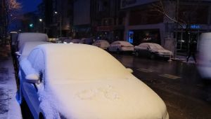 Gebze'de beklenen kar yağmaya başladı