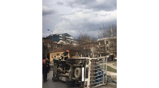 Gebze'de tüp kamyonu devrildi