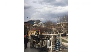 Gebze'de tüp kamyonu devrildi