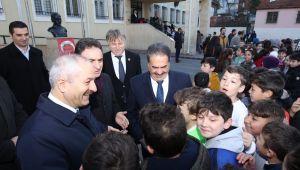 Güler ve Büyükgöz bayrak törenine katıldı