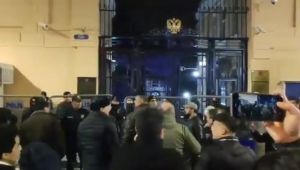 İdlib şehitleri sonrası Rusya’nın İstanbul Başkonsolosluğu önünde sert protesto