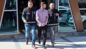 İşten çıkarılmasına neden olan amirinin evini taradı