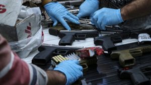 Kocaeli'de silah kaçakçısının evini bastılar