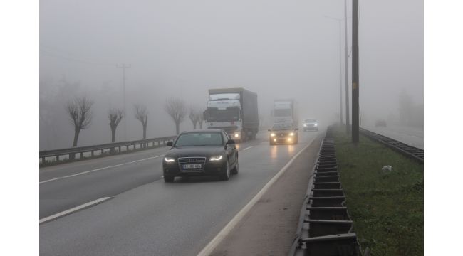 Kocaeli’de yoğun sis sürücülere zor anlar yaşattı