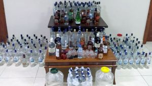 Kocaeli'nde yüzlerce şişe kaçak içki ele geçirildi