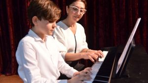 Konservatuvar öğrencilerinden piyano dinletisi
