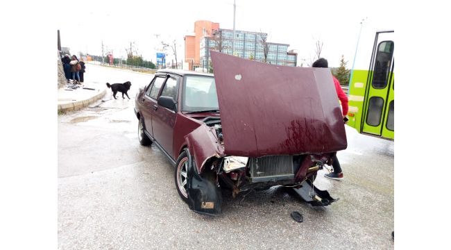 Köpeğe çarpmamak için ölümden döndüler