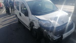 Otomobil tır ile çarpıştı: 2 yaralı