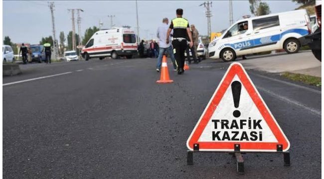 Polis aracı ile otomobil kafa kafaya çarpıştı