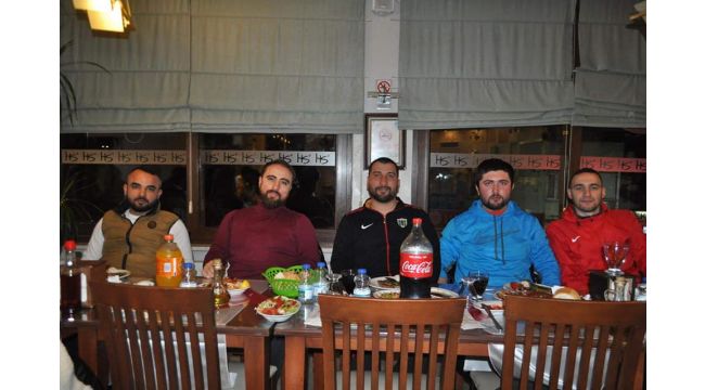 Sabrioğulları'ndan Çayırovaspor'a moral yemeği