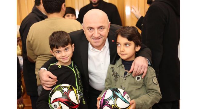 Tatil boyunca camiye gelen çocuklar ödüllendirildi
