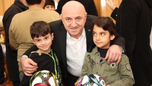 Tatil boyunca camiye gelen çocuklar ödüllendirildi 