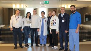 15 santimetrelik dev tümör 14 saatlik ameliyat ile tamamen çıkarıldı