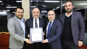 Görev süresi dolan başkan partililerle vedalaştı