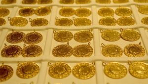 Altın sert yükselişinin ardından tarihi rekorunu yeniledi