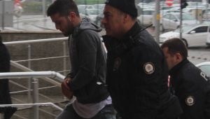 Aranan suçluyu gece bekçilerinin şüphesi ele verdi