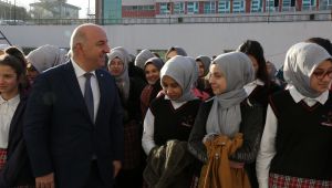 Başkan Bıyık, öğrencilerle Bayrak törenine katıldı