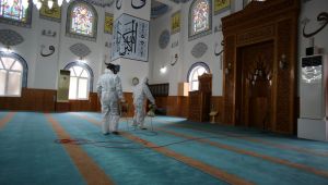 Büyükşehir camileri dezenfekte ediyor