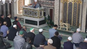 Cami ve mescitlerde cemaatle namaza ara verilecek