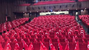 CHP kongre alanını Türk bayraklarıyla donattı