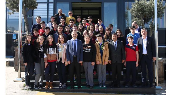 Çiftçi genç şampiyonları tebrik etti